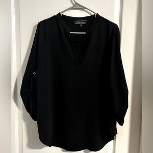 Black blouse quarters sleeve.
